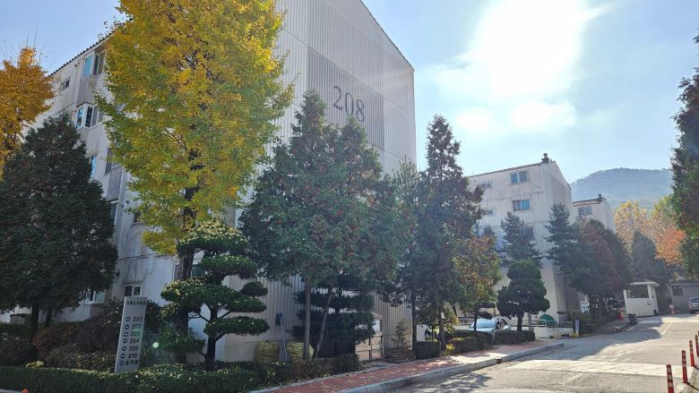 지난 12일 방문한 서울 강남구 일원본동의 '상록수 아파트'. 재건축 연한이 도래한 이 아파트는 재건축 추진위원회가 구성돼 재건축 사업을 추진 중이다./조은임 기자