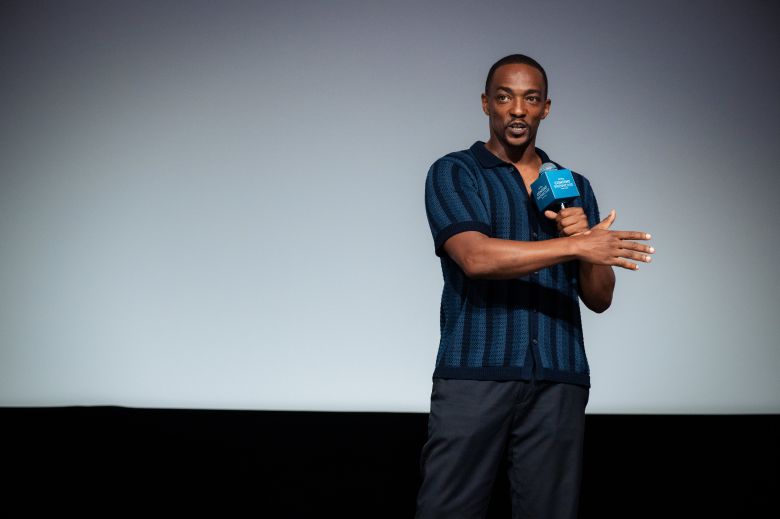 흑인 히어로로 나선 안소니 마키가 20일 무대에 올라 기자들과 만났다. /디즈니