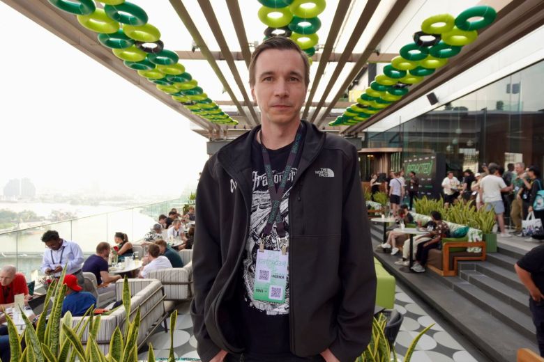 알렉산더 스키다노브 니어 공동창업자가 지난 9일(현지시각) 태국 방콕 아바니 리버사이트 호텔에서 조선비즈와 인터뷰하고 있다. /김태호 기자