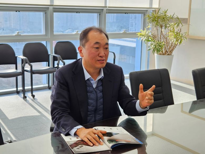 민동욱 엠씨넥스 대표가 지난달 19일 인천 연수구 엠씨넥스 본사에서 조선비즈와 인터뷰하고 있다./전병수 기자