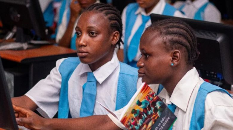 월드뱅크가 지난해 6월부터 7월까지 나이지리아 에도주(Edo State)에서 시행한 AI 튜터 프로그램에 참여하는 학생들./월드뱅크 블로그 갈무리