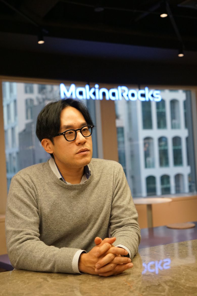 윤성호 마키나락스 대표가 지난 4일 조선비즈와 인터뷰하고 있는 모습. /마키나락스 제공