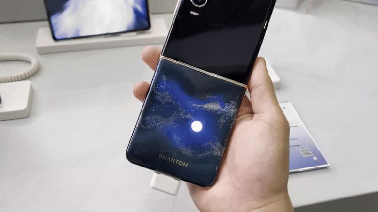 테크노 '팬텀 얼티메이트 2'. 겉면에 광섬유가 적용돼 있어 은하수 같은 패턴의 디자인을 구현할 수 있다. /바르셀로나=김민국 기자