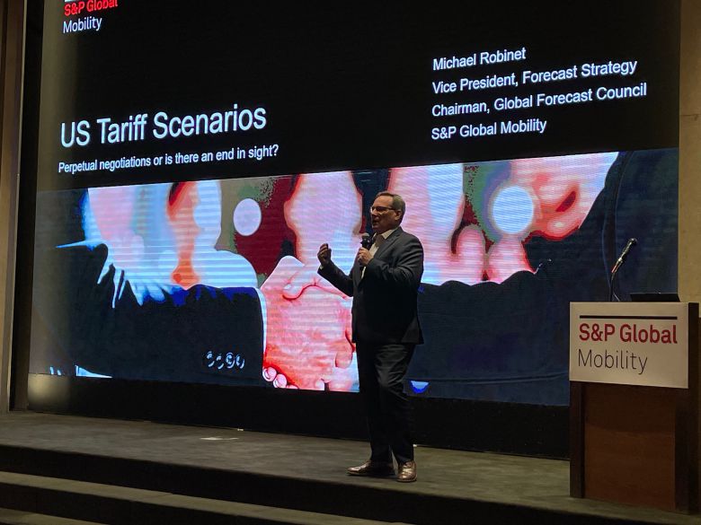마이클 로비넷 S&P 글로벌 모빌리티 부사장이 미국에서 가진 행사에서 트럼프 행정부 출범 이후 관세 정책과 각 국가별, 기업별 영향에 대해 강연하고 있다. /S&P 글로벌 제공