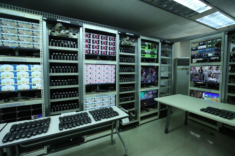 대전광역시 유성구 과학로에 위치한 LG유플러스 대전 R&D센터 내 ‘단말 소프트웨어(SW) 시나리오 시험실’ 모습. /LG유플러스 제공