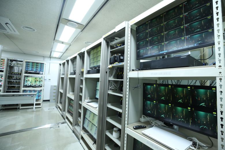 대전광역시 유성구 과학로에 위치한 LG유플러스 대전 R&D센터 내 ‘네트워크(NW) 연동 시험실’ 모습. /LG유플러스 제공