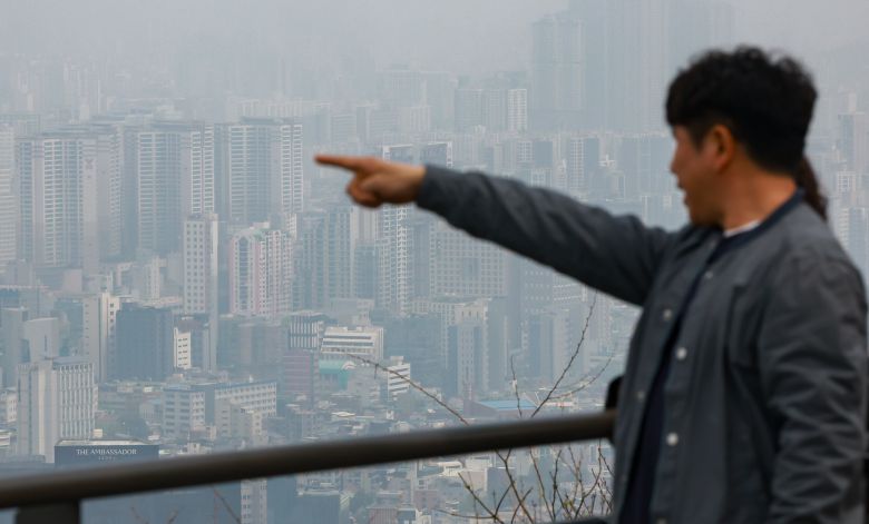 서울 중구 남산에서 바라본 아파트 단지. /뉴스1