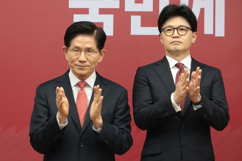 김문수(왼쪽), 한동훈 국민의힘 대선 경선 후보 /뉴스1