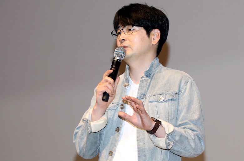 탁현민 대통령 행사기획 자문위원이 2019년 5월 15일 오후 제주대학교 아라뮤즈홀에서 제주대 학생들을 대상으로 '기획의 힘, 상상력의 힘'을 주제로 강연하고 있다. /뉴스1