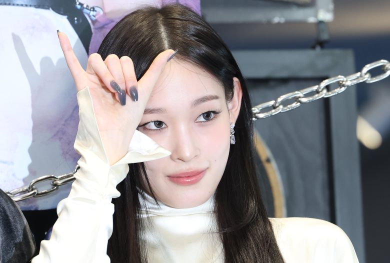 혼성 5인 그룹 올데이프로젝트(ALLDAY PROJECT) 애니가 23일 서울 강남구 일상비일상의틈byU+ 행사장에서 포즈를 취하고 있다. /뉴스1