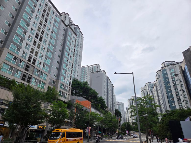 30일 오후 서울 마포구 아파트 단지 일대 모습. /방재혁 기자