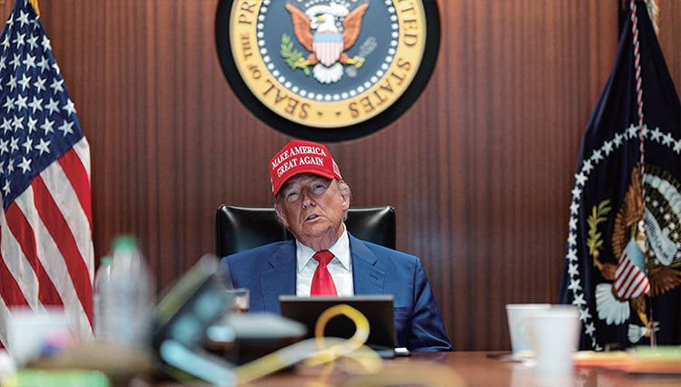 도널드 트럼프 미국 대통령이 지난달 21일 워싱턴 D.C. 백악관 상황실에서 이란 핵 시설 공습을 지켜보고 있다. /백악관