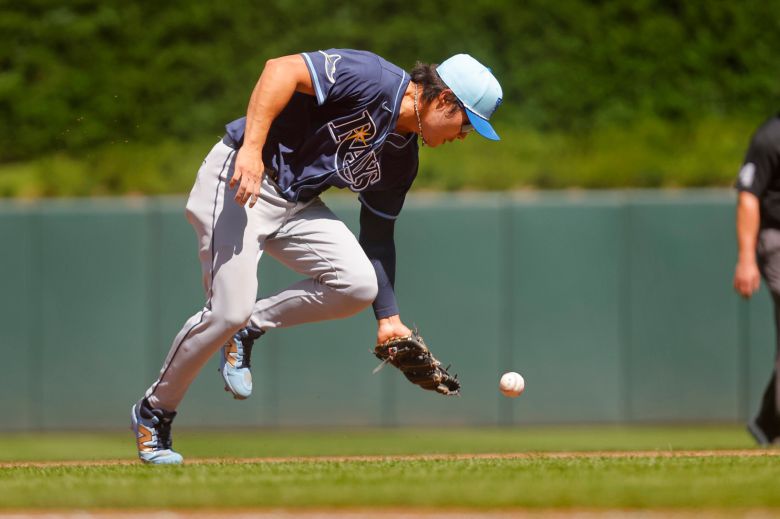 탬파베이 레이스의 김하성이 5일(한국 시간) 미국 미네소타주 미니애폴리스의 타깃필드에서 벌어진 2025 메이저리그(MLB) 미네소타 트윈스와의 경기에서 2회말 수비를 하고 있다. /연합뉴스