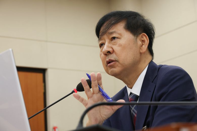 구윤철 기획재정부 장관 후보자가 17일 국회 기획재정위원회에서 열린 인사청문회에서 의원 질의에 답변하고 있다. /연합뉴스