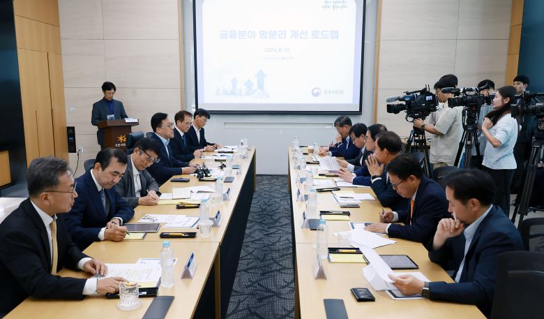 김병환 금융위원장이 지난해 8월 금융분야 망분리 개선 로드맵 발표 행사에서 모두발언을 하고 있다. /금융위 제공