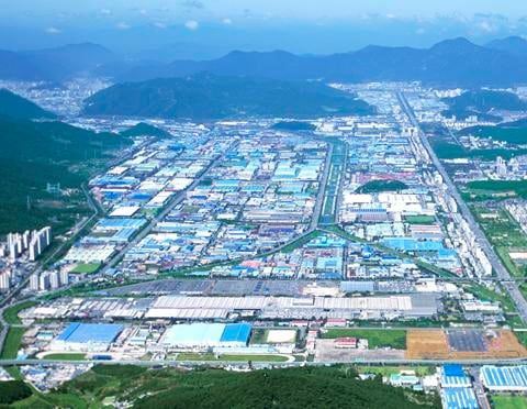 창원 성산구 국가산업단지 전경.