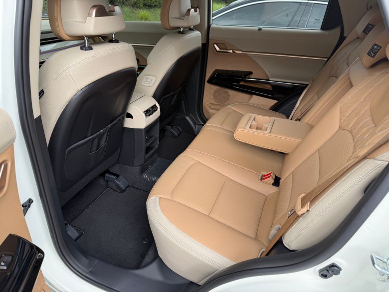 KG모빌리티 중형 SUV '액티언 하이브리드' 내부. /이윤정 기자