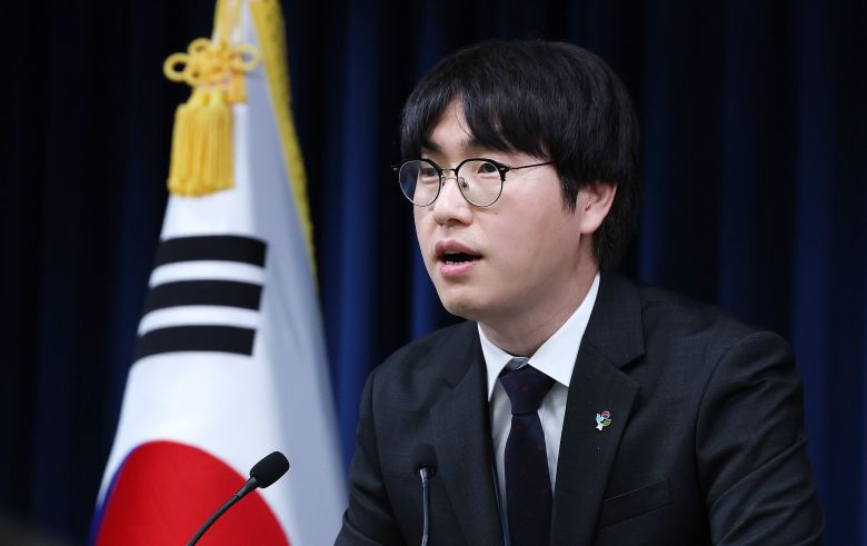 하정우 AI미래기획수석이 19일 서울 용산구 대통령실 청사에서 이공계특별법 관련 브리핑을 하고 있다. 2025.6.19/뉴스1 ⓒ News1 박지혜 기자