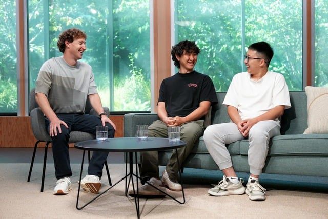 (왼쪽부터) 마크 저커버그 메타 최고경영자(CEO), 알렉산더 왕 메타 최고AI책임자(CAIO), 자오셩자 메타초지능연구소 수석과학자 / 마크 저커버그 스레드