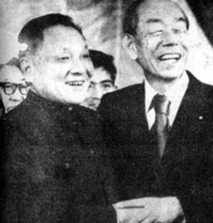 1978년 덩샤오핑(왼쪽)과 만난 후쿠다 다케오 일본 총리./중국 국무원 신문판공실