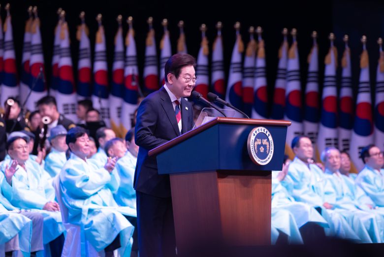 이재명 대통령이 15일 서울 종로구 세종문화회관에서 열린 제80주년 광복절 경축식에서 경축사를 하고 있다. /대통령실 제공