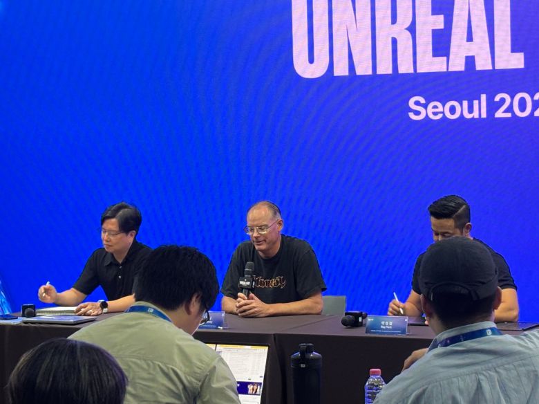 팀 스위니 에픽게임즈 대표가 25일 서울 코엑스 그랜드볼룸에서 열린 ‘언리얼페스트 2025’ 미디어 브리핑에서 질의응답에 답하고 있다. /김수정 기자