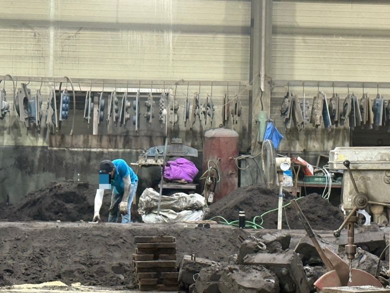 경기도 연천의 한 공장에서 외국인 근로자가 일하고 있다./서일원 기자