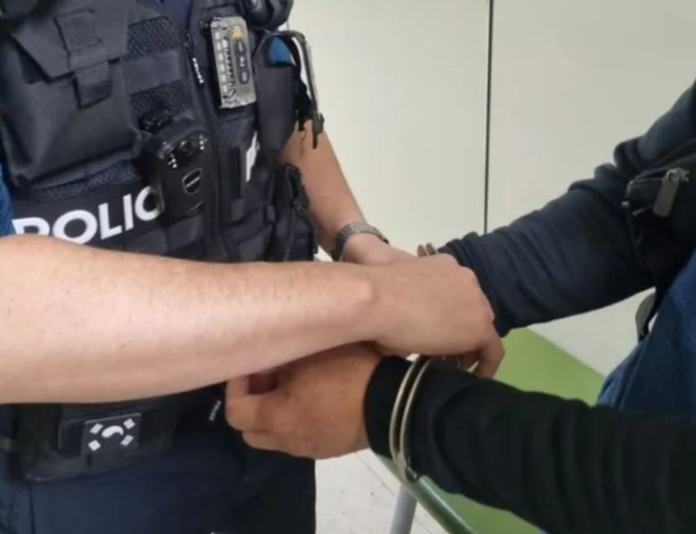 지난 4월 수원시 고용노동부 경기지청에서 임금체불 진정인 조사를 받던 솔로몬씨가 불법체류자로 현행 체포됐다. /고기복 모두를 위한 이주인권문화센터 대표 제공