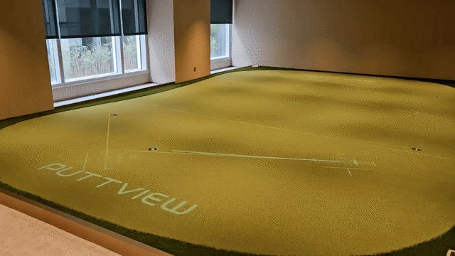 웨스틴 서울 파르나스 피트니스 클럽 내부에 있는 골프 퍼팅 연습실 모습. /정재훤 기자