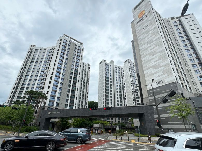 서울 강동구 고덕그라시움 아파트 단지 전경./조선비즈DB