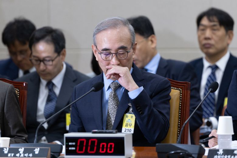 김영섭 KT 대표이사가 9월 24일 서울 여의도 국회 과학기술정보방송통신위원회에서 열린 대규모 해킹사고(통신·금융) 관련 청문회에 출석해 있다. /뉴스1