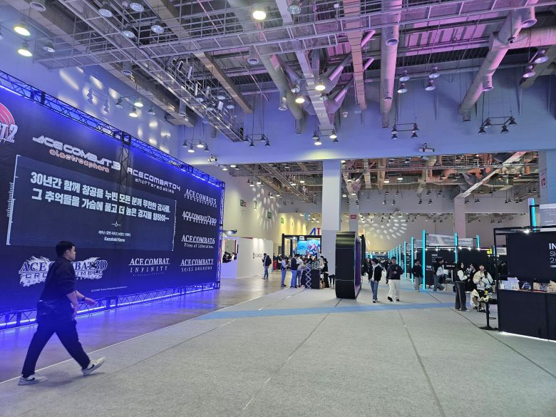 14일 오전 해외-인디 게임사들이 자리한 부산 벡스코 2전시관 전경./이경탁 기자