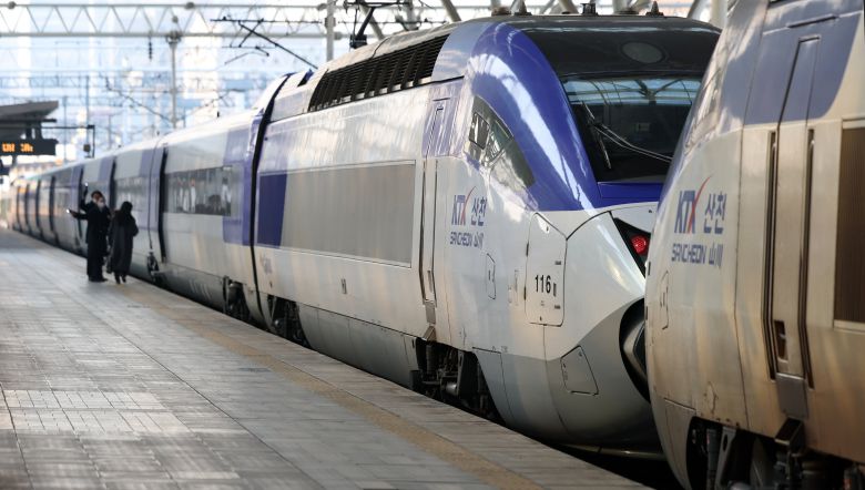 정차 중인 KTX 열차. 기사와는 직접적인 연관 없음. /뉴스1