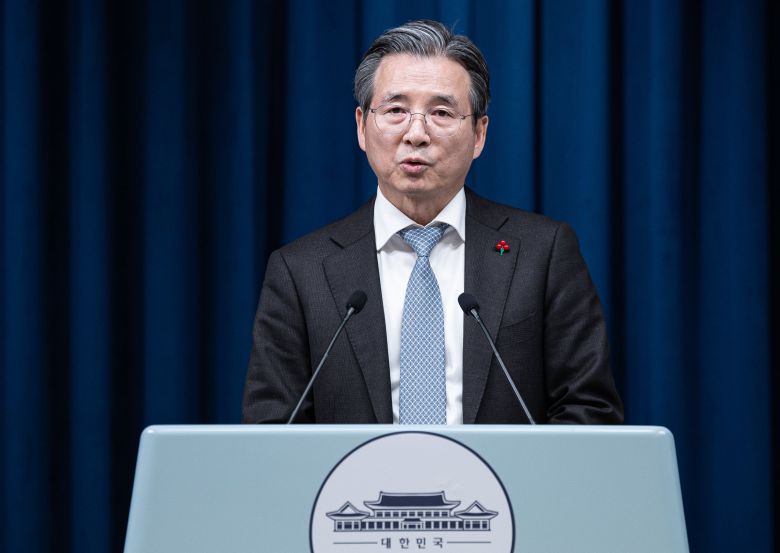 김용범 대통령실 정책실장이 5일 서울 용산 대통령실 청사에서 손정의 소프트뱅크그룹 회장 접견 관련 브리핑을 하고 있다. /뉴스1