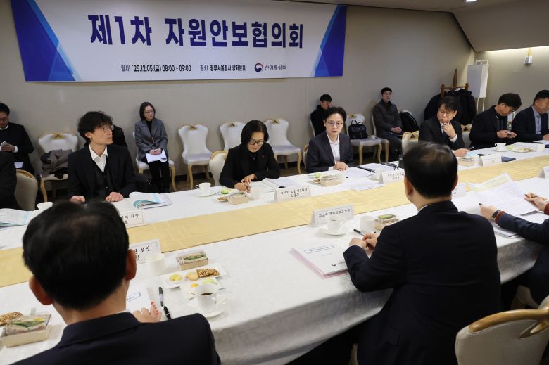 김정관 산업통상부 장관이 5일 서울 종로구 정부서울청사에서 열린 제1차 자원안보협의회에서 발언하고 있다. /연합뉴스