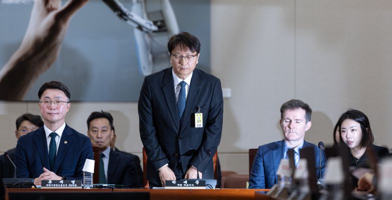 박대준 쿠팡 대표이사가 2일 서울 여의도 국회에서 열린 제429회국회(정기회) 과학기술정보방송통신위원회 제18차 전체회의에 출석해 고개 숙여 인사하고 있다. /뉴스1