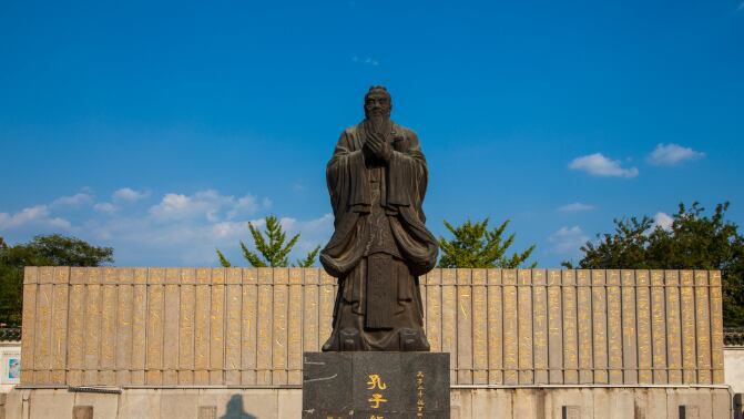 중국 춘추시대 유학자인 유교창시자 공자 동상. /바이두