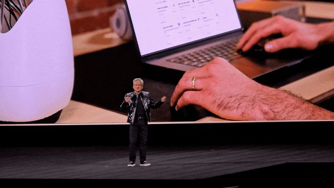 젠슨 황 엔비디아 최고경영자(CEO)가 5일(현지시각) 미국 라스베이거스 퐁텐블로 호텔에서 열린 ‘엔비디아 CES 2026 라이브’에서 특별 연설을 진행하고 있다./라스베이거스=정두용 기자