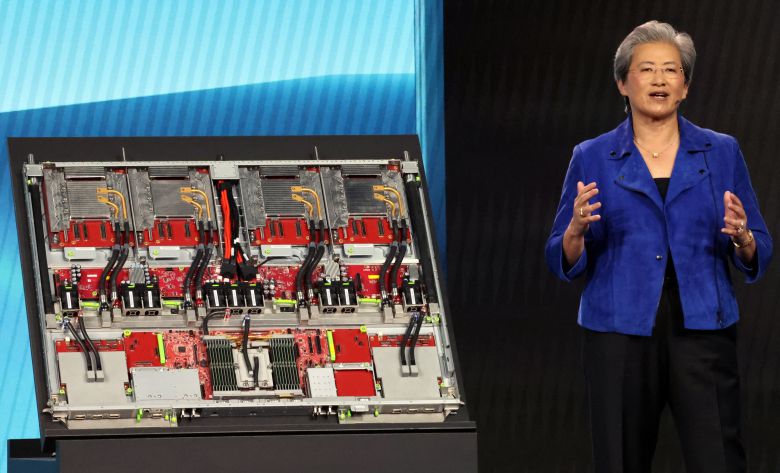 리사 수 AMD 최고경영자(CEO)가 5일(현지시간) 미국 라스베이거스 베니션 호텔에서 CES 2026 개막 기조연설을 하고 있다./뉴스1