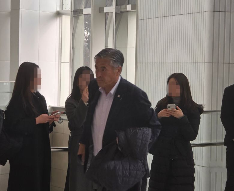 타마츠가 겐이치 일본 롯데홀딩스 대표가 15일 서울 송파구 롯데월드타워에서 열리는 2026 상반기 롯데 VCM(Value Creation Meeting·옛 사장단 회의)에 참석하고 있다. /VCM 공동취재단