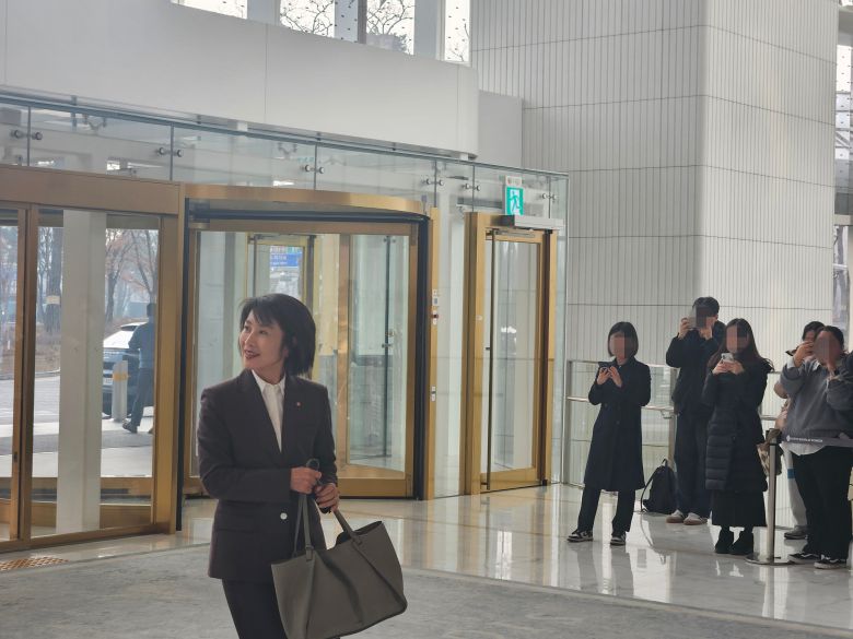 김덕희 대홍기획 대표가 15일 서울 송파구 롯데월드타워에서 열리는 2026 상반기 롯데 VCM(Value Creation Meeting·옛 사장단 회의)에 참석하고 있다. /VCM 공동취재단