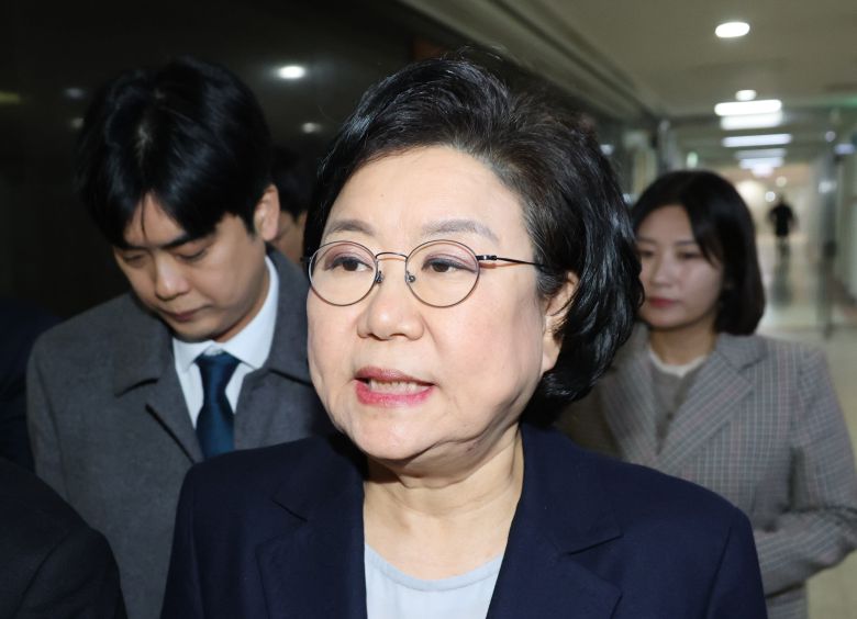 이혜훈 기획예산처 장관 후보자가 19일 국회에서 열릴 예정인 인사청문회를 앞두고 대기하고 있다./연합뉴스