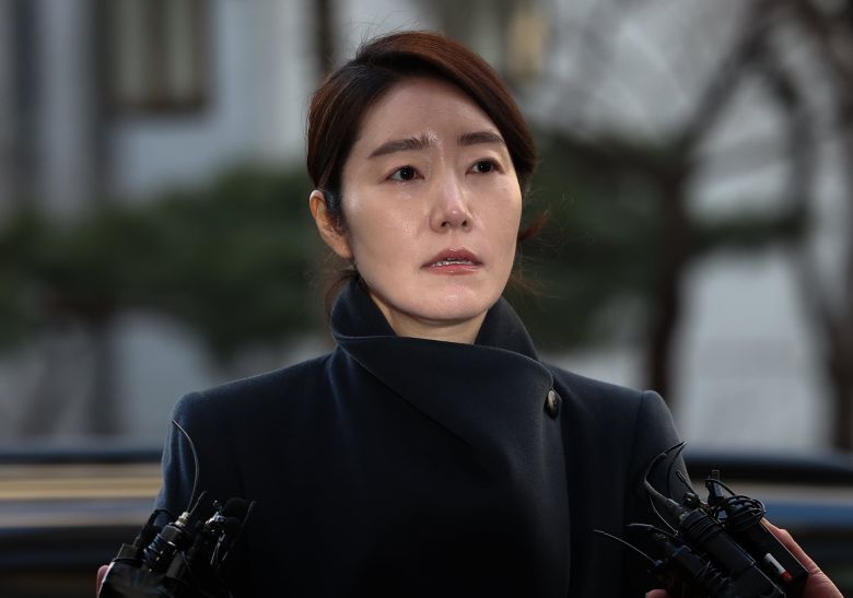 강선우 의원이 지난 20일 서울 마포구 서울경찰청 광역수사단 공공범죄수사대에 조사를 받기 위해 출석하며 취재진 질문에 답하고 있다. /뉴스1