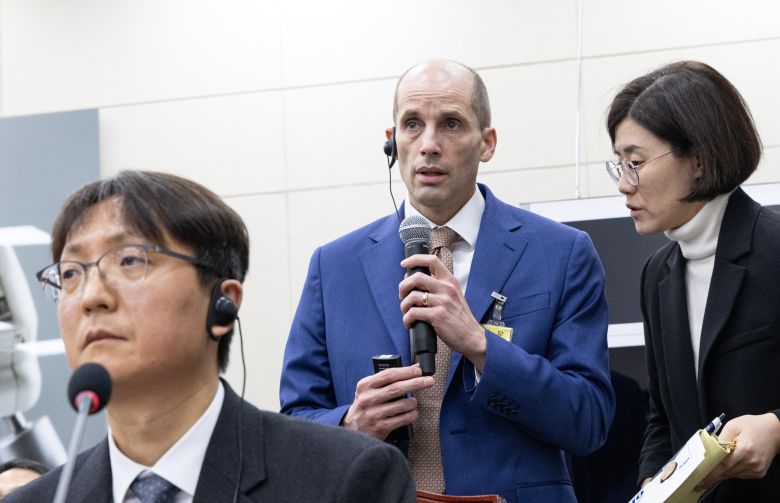 해롤드 로저스 쿠팡 대표이사가 지난 2025년 12월 31일 서울 여의도 국회에서 열린 제430회국회(임시회) 쿠팡 침해사고 및 개인정보 유출 등 대책 마련을 위한 청문회에 출석해 의원 질의에 답변하고 있다./뉴스1