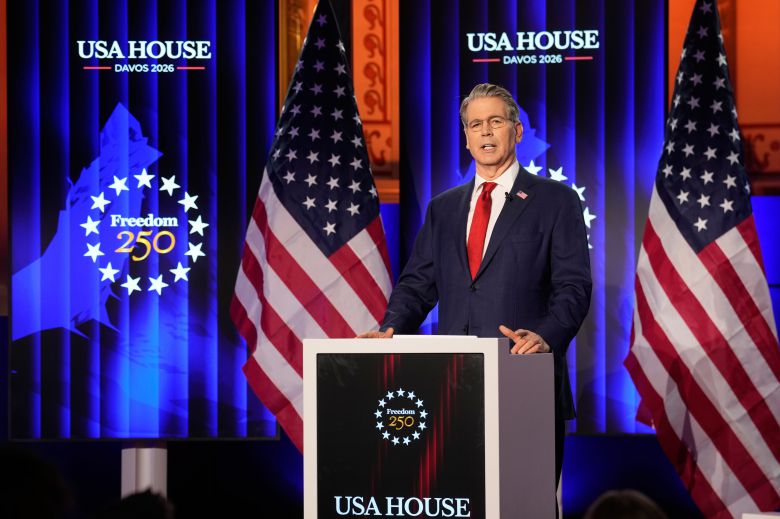 스콧 베센트 미국 재무장관이 20일 스위스 다보스에서 열린 세계경제포럼 연차총회에서 연설하고 있다. /연합뉴스