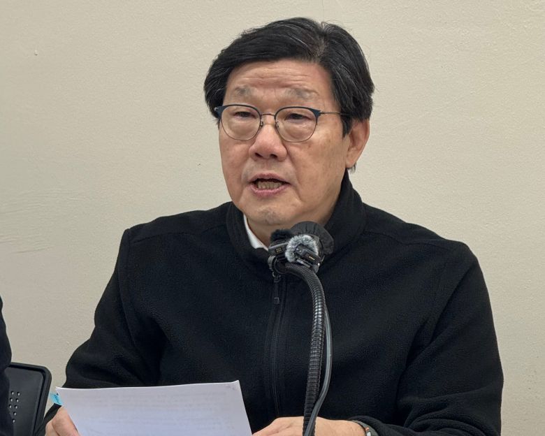 노연홍 ‘산업 발전을 위한 약가제도 개편 비상대책위원회’ 위원장(한국제약바이오협회장)이 지난 22일 경기 화성시 향남제약공단 한국제약협동조합 회의실에서 ‘노사 현장 간담회’를 열고 발언하고 있다./화성=박수현 기자