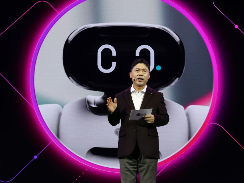 류재철 LG전자 사장이 지난 5일(현지시각) 미국 네바다주 라스베이거스 만달레이베이 호텔에서 열린 CES 2026 'LG전자 미디어컨퍼런스'에서 기조연설을 하고 있다./뉴스1