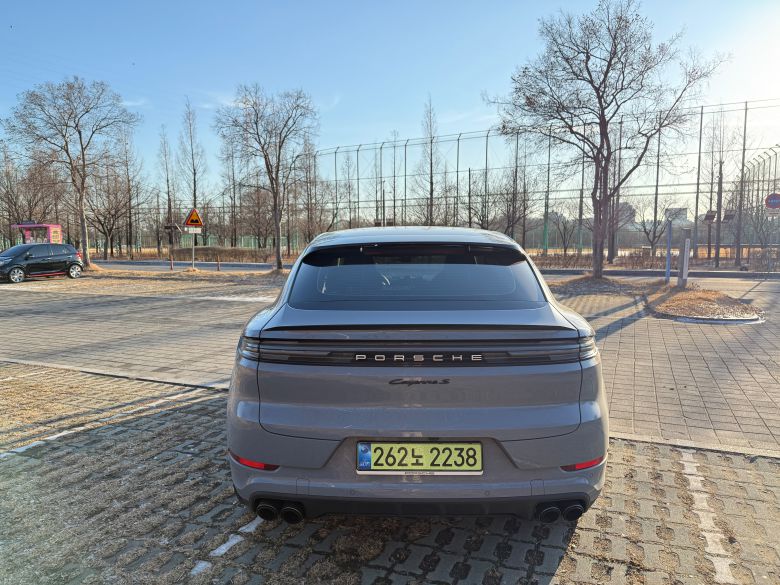 포르셰 카이엔 S E-하이브리드 쿠페형 2026년형 후면./이윤정 기자