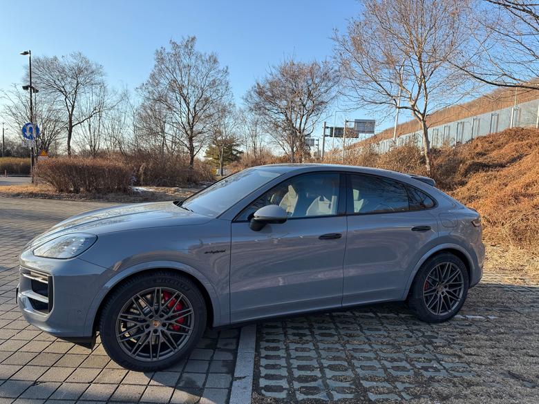 포르셰 카이엔 S E-하이브리드 쿠페형 2026년형./이윤정 기자