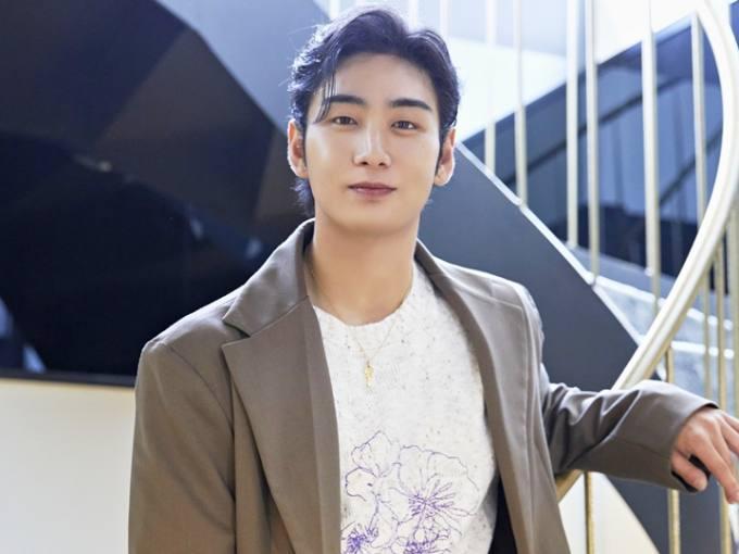 백호. 플레디스 엔터테인먼트